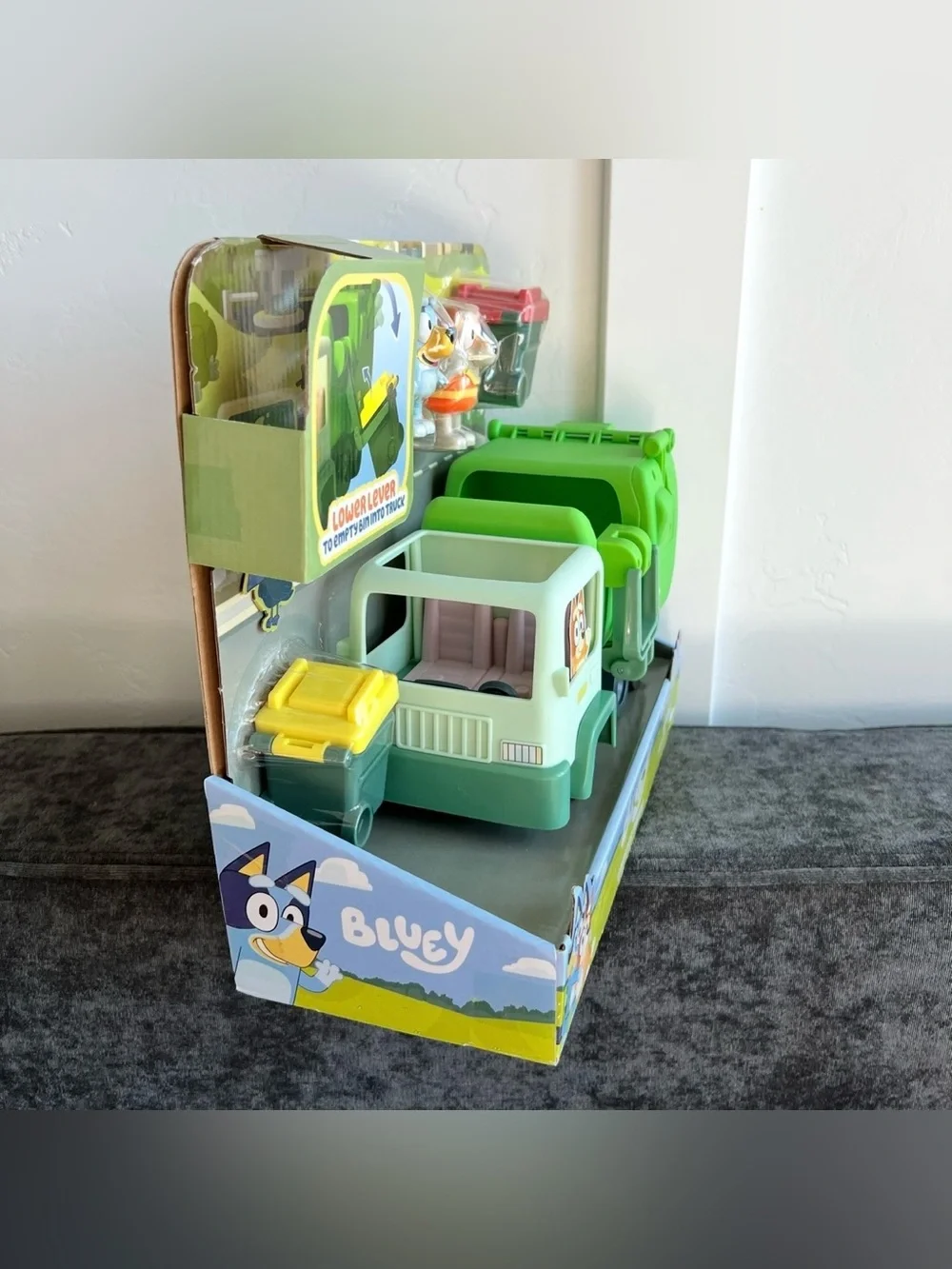 NIB Bluey Garbage Truck Set